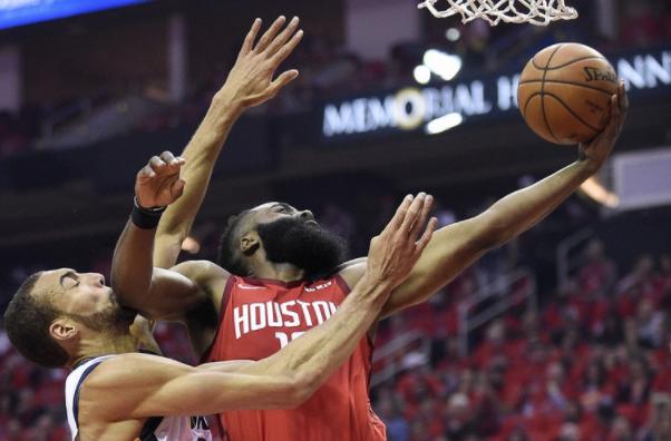  南特后防失误连连送礼对手轻松取得大胜